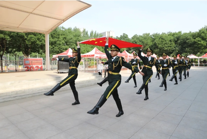 我院举行2024届毕业生毕业典礼